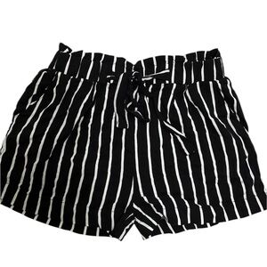Ambiance Apparel Women’s Black & White Striped Shorts Size Large